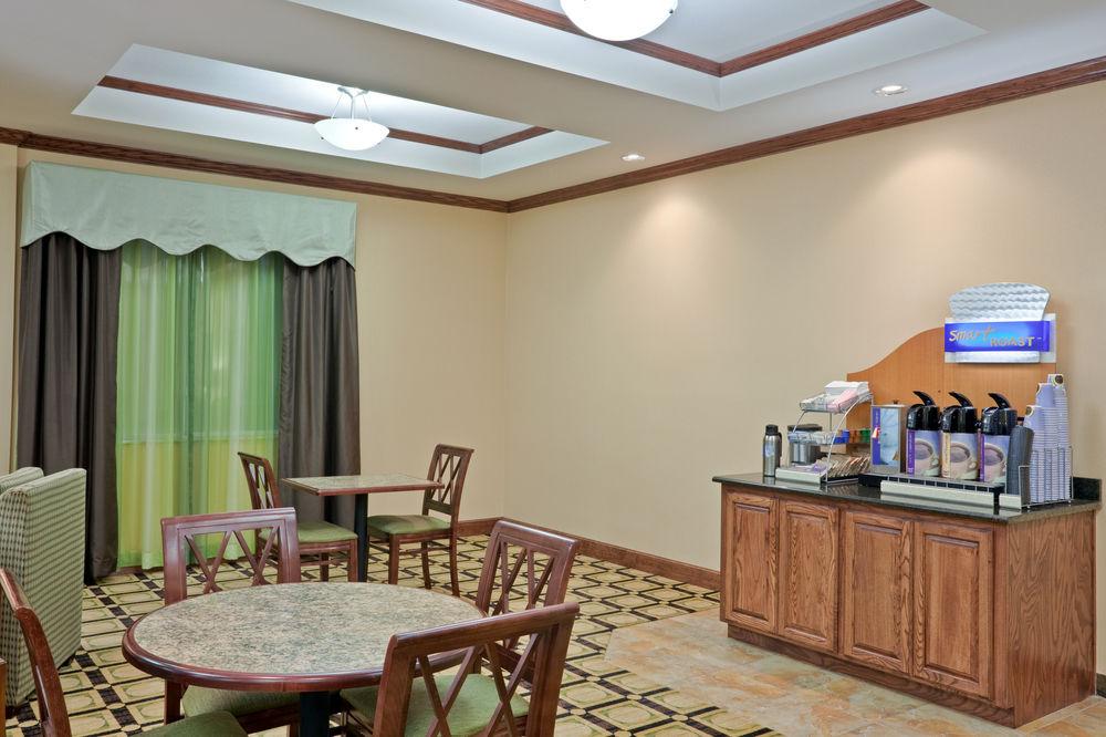 Holiday Inn Express Hotel & Suites Dumas By Ihg Exterior photo